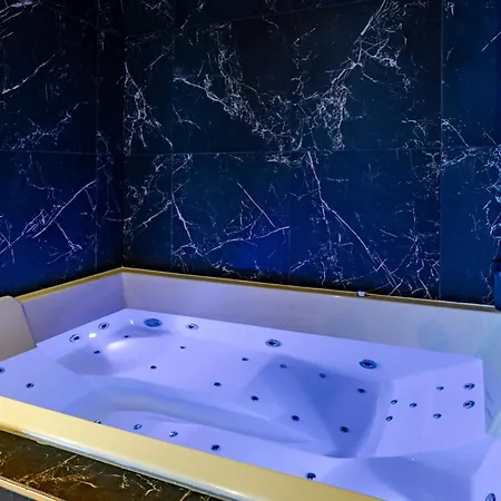 Refuge Des Amoureux-jacuzzi Sauna-climatisation *